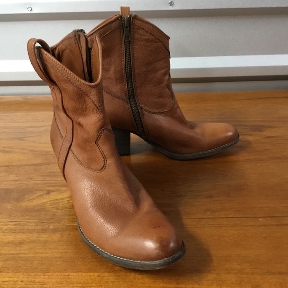Frye Shoes - Frye Women Taylor Short Brown Leather Zip Ankle Boot 77495 Size 7.5